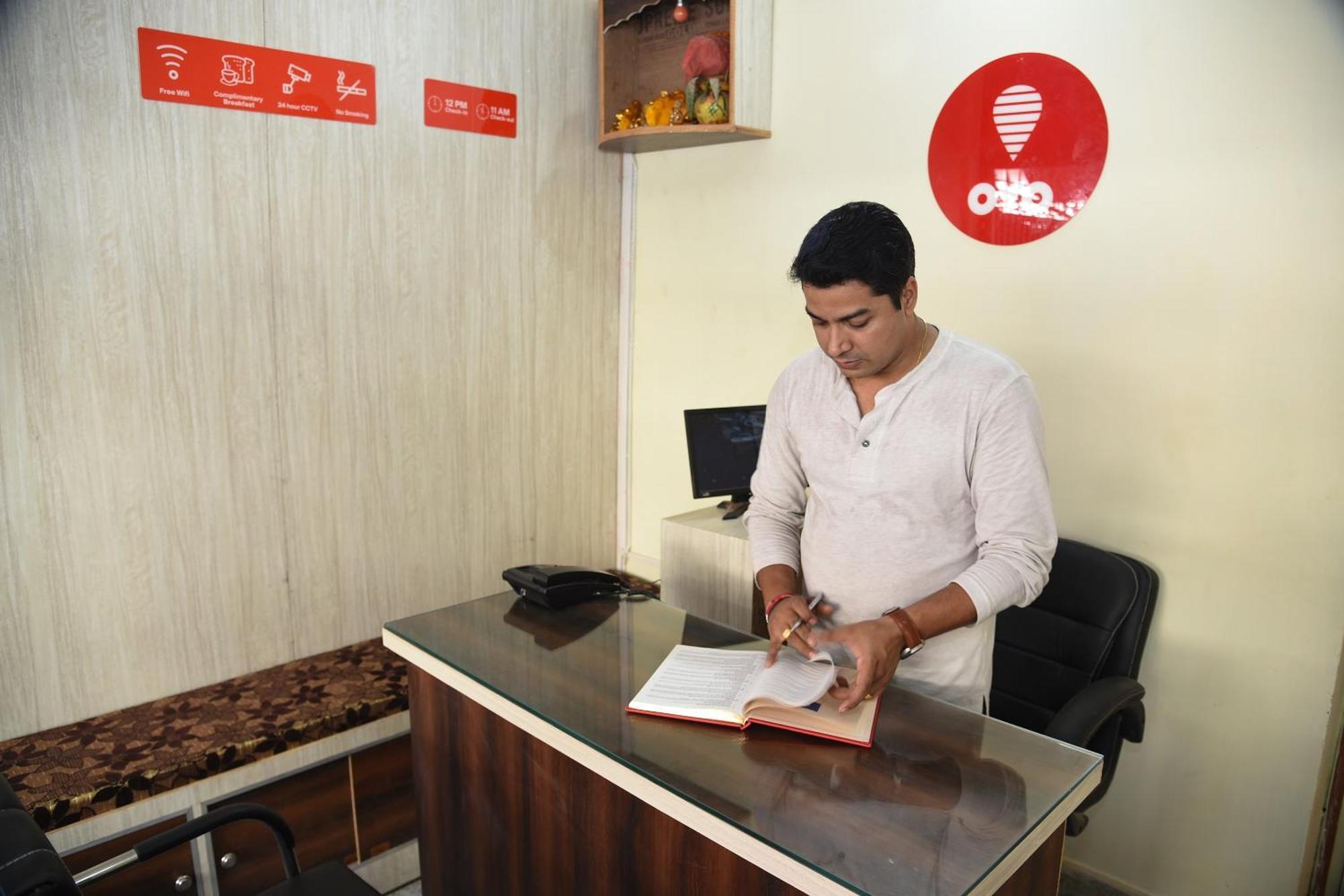 OYO 15684 Hotel Vibrant Inn Danapur Extérieur photo
